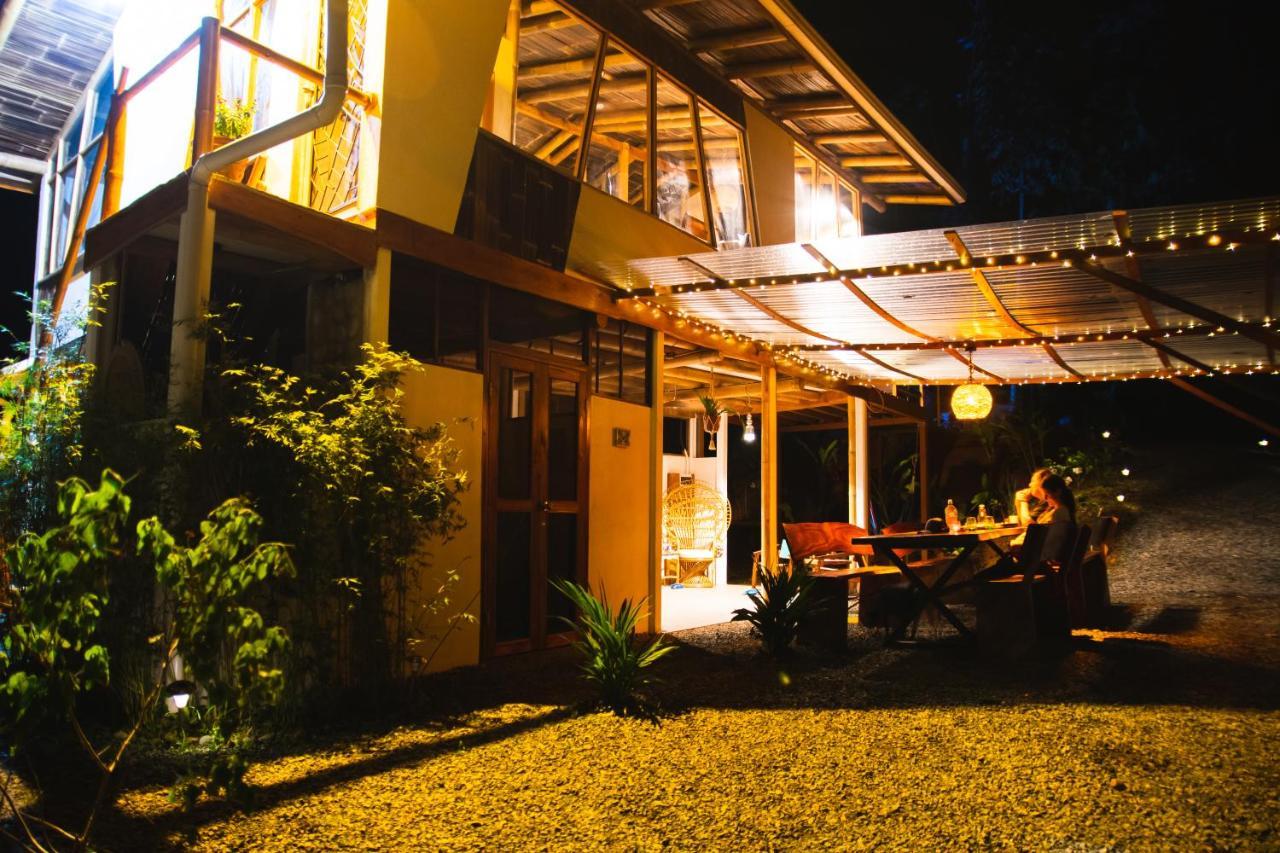 Oasis Uvita Acomodação com café da manhã Exterior foto